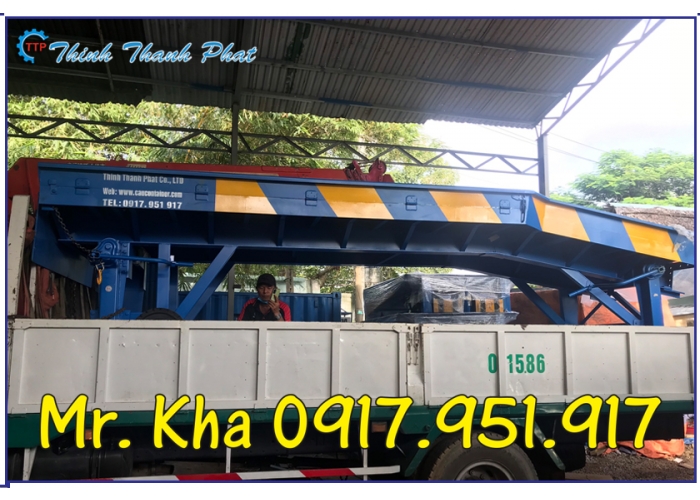 CẦU CHO XE NÂNG RÚT HÀNG TỪ CONTAINER