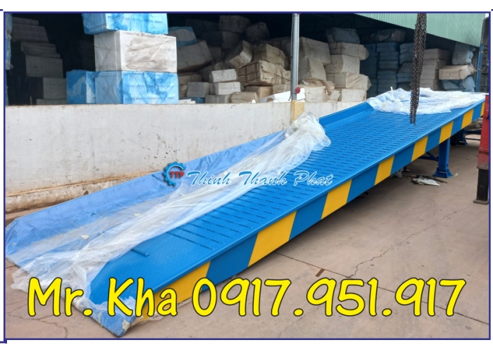 CẦU ĐÓNG RÚT HÀNG TỪ CONTAINER