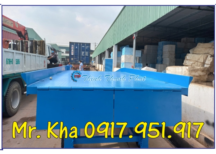 CẦU ĐÓNG RÚT HÀNG TỪ CONTAINER