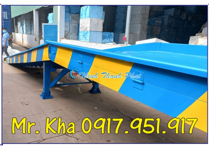 CẦU ĐÓNG RÚT HÀNG TỪ CONTAINER