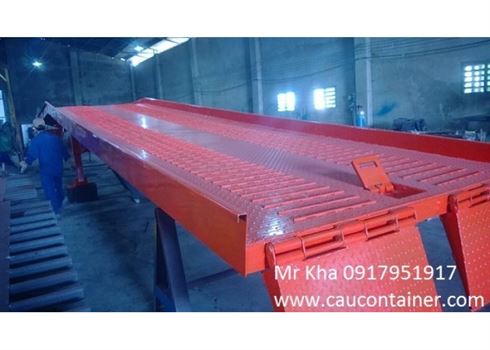 CẦU LÊN CONTAINER