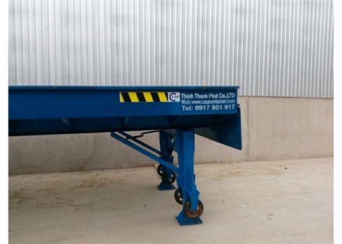 Cầu xe nâng di động (Forklift ramp)