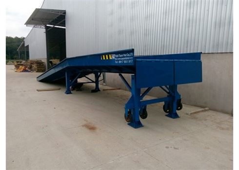 Cầu xe nâng di động (Forklift ramp)