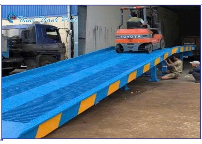 CẦU XE NÂNG 3 KHÚC CHO KHO HẸP