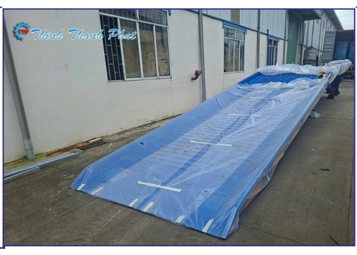 CẦU XE NÂNG CHỐNG TRƯỢT SẮT GÂN PHI 10