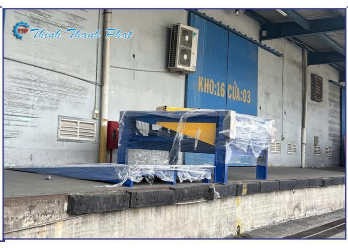 SÀN NÂNG THỦY LỰC NGOÀI TRỜI