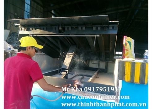 Sàn nâng container cơ khí