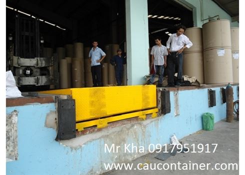 SÀN NÂNG THỦY LỰC CHO XE NÂNG LÊN CONTAINER