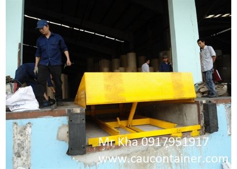 SÀN NÂNG THỦY LỰC CHO XE NÂNG LÊN CONTAINER