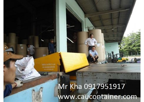 SÀN NÂNG THỦY LỰC CHO XE NÂNG LÊN CONTAINER