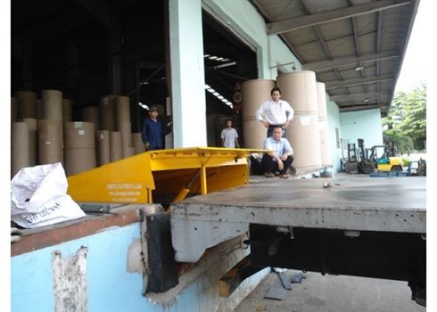 SÀN NÂNG THỦY LỰC CHO XE NÂNG LÊN CONTAINER