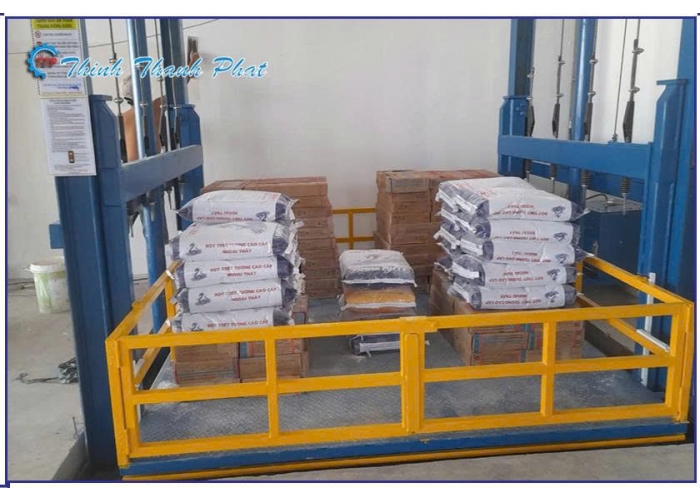 THANG NÂNG HÀNG 2500kg
