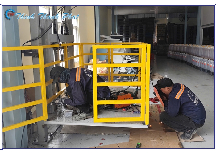 THANG NÂNG HÀNG 500kg